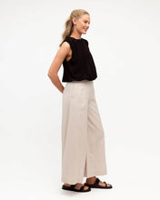 Load image into Gallery viewer, Bloom Top Black | Ebby & I