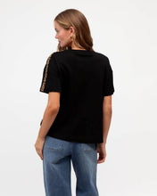 Load image into Gallery viewer, Easy Tuck Tee Leopard stripe Black