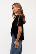 Load image into Gallery viewer, Easy Tuck Tee Leopard stripe Black