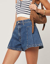 Load image into Gallery viewer, Abrand 94 Pleated Short Bella