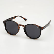 Load image into Gallery viewer, Roc Eyewear Fly Tortoiseshell Smoke