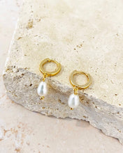 Load image into Gallery viewer, Daphne 18K Gold Plated Pearl Earrings