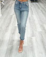 Load image into Gallery viewer, Everlane Slim Leg Jeans