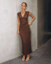 Load image into Gallery viewer, Bubble V Neck Top Chocolate
