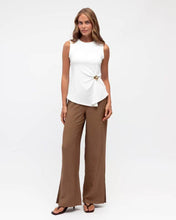 Load image into Gallery viewer, Miah Rib Tank With Brooch White | White Closet
