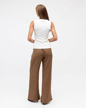 Load image into Gallery viewer, Miah Rib Tank With Brooch White | White Closet
