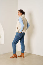 Load image into Gallery viewer, James Fleece Vest Beige
