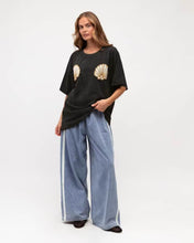 Load image into Gallery viewer, Paper Heart Shell Tee Vintage Black
