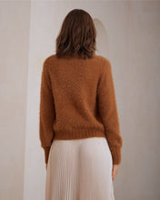 Load image into Gallery viewer, Yarali Fluffy Jumper Brown
