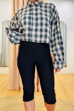 Load image into Gallery viewer, Piper Capri Pants Black
