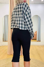 Load image into Gallery viewer, Piper Capri Pants Black
