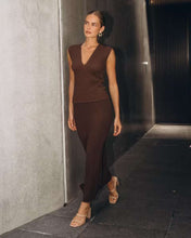 Load image into Gallery viewer, Bubble V Neck Top Chocolate
