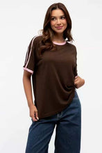 Load image into Gallery viewer, Effy Contrast Tee Choc Pink Paper Heart
