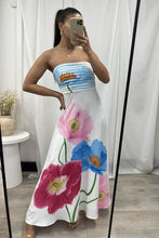 Load image into Gallery viewer, Luss Maxi Dress White Florals
