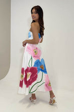 Load image into Gallery viewer, Luss Maxi Dress White Florals
