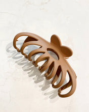Load image into Gallery viewer, Flower Matt Claw Clip Brown
