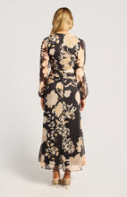 Load image into Gallery viewer, Yuzu Floral Midi Dress
