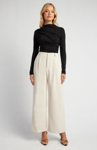 Load image into Gallery viewer, Ruched Details Jersey Top Black
