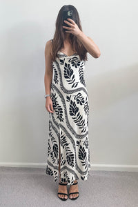 Hari Maxi Dress Black Flowers