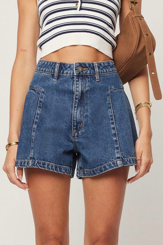 Abrand 94 Pleated Short Bella