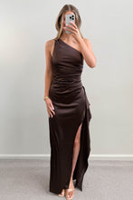 Load image into Gallery viewer, Zeta Maxi Dress Chocolate
