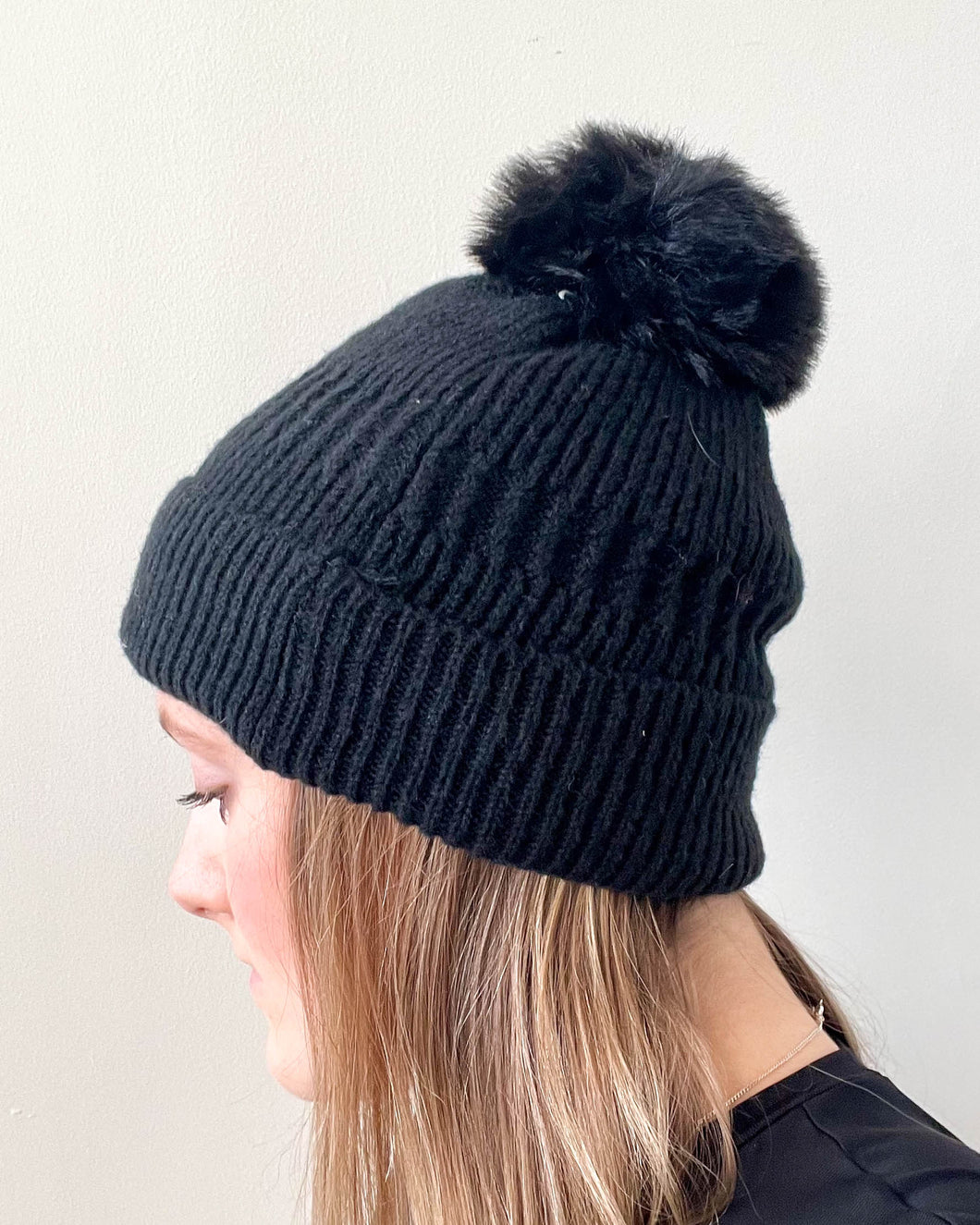 Pom Pom Beanie Black