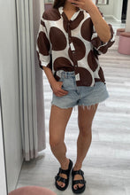 Load image into Gallery viewer, Coco Linen Blouse Choc Worthier
