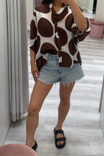 Load image into Gallery viewer, Coco Linen Blouse Choc Worthier
