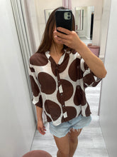 Load image into Gallery viewer, Coco Linen Blouse Choc Worthier
