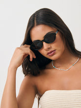 Load image into Gallery viewer, Lexi Oval Sunglasses in Black
