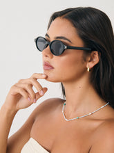 Load image into Gallery viewer, Lexi Oval Sunglasses in Black
