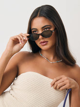 Load image into Gallery viewer, Lexi Oval Sunglasses in Tortoise
