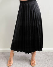 Load image into Gallery viewer, Keila Pleated Skirts Black

