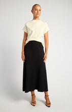 Load image into Gallery viewer, Front Seam Detail Knit Top Cream
