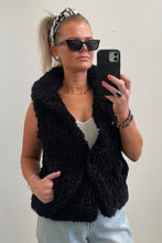 Load image into Gallery viewer, Bailey Vest Black
