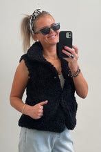 Load image into Gallery viewer, Bailey Vest Black
