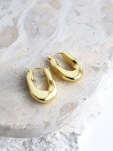 Load image into Gallery viewer, Lea Wavy Earrings in 18K Gold Plated
