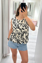 Load image into Gallery viewer, Greta Pleated Top Black Print
