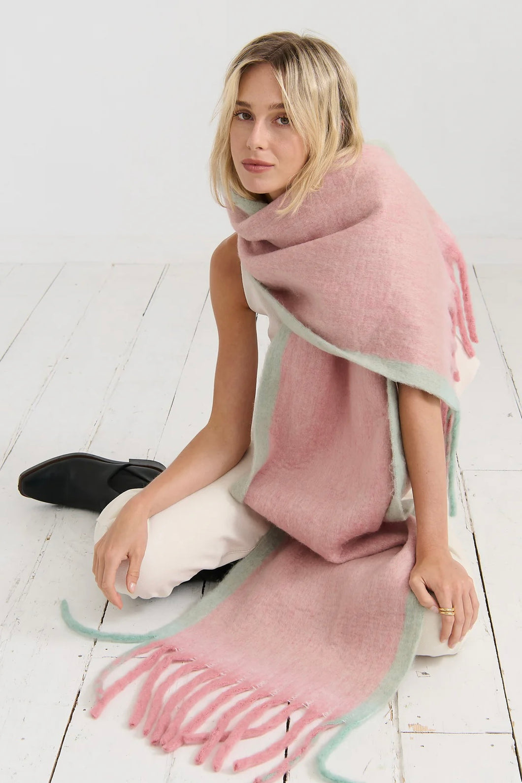 Lany Checkered Fluffy Scarf  in Pink