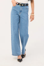 Load image into Gallery viewer, Abrand 94 High &amp; Wide Petite Debbie Jeans
