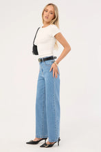Load image into Gallery viewer, Abrand 94 High &amp; Wide Petite Debbie Jeans
