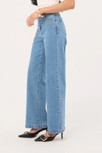 Load image into Gallery viewer, Abrand 94 High &amp; Wide Petite Debbie Jeans
