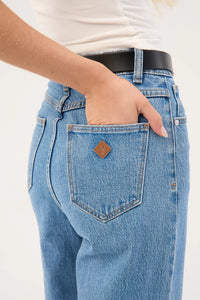 Abrand 94 High & Wide Petite Debbie Jeans