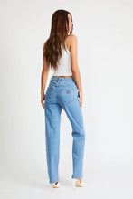 Load image into Gallery viewer, Abrand 95 Mid Straight Debbie Jeans
