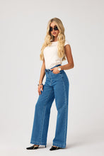 Load image into Gallery viewer, Abrand 94 High &amp; Wide Debbie Jeans
