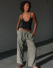 Load image into Gallery viewer, Berlin Side Stripe Linen Pants Khaki
