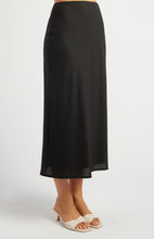 Load image into Gallery viewer, Arden Linen Blend Midi Skirt Black
