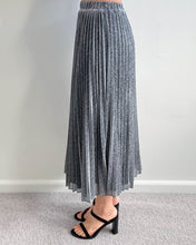 Load image into Gallery viewer, Metallic Pleated Skirt Silver Black
