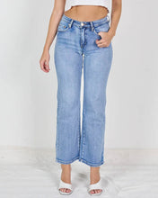 Load image into Gallery viewer, Rayla Straight Leg Jeans
