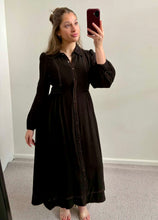 Load image into Gallery viewer, Aysha Contrast Stitch Long Sleeve Midi Dress Black
